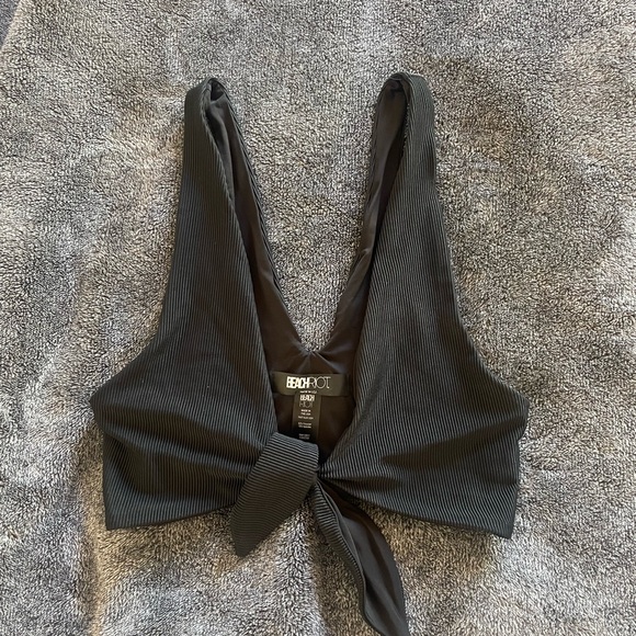 Beach Riot | Ribbed Dallas Tie-Front Top - Picture 4 of 6